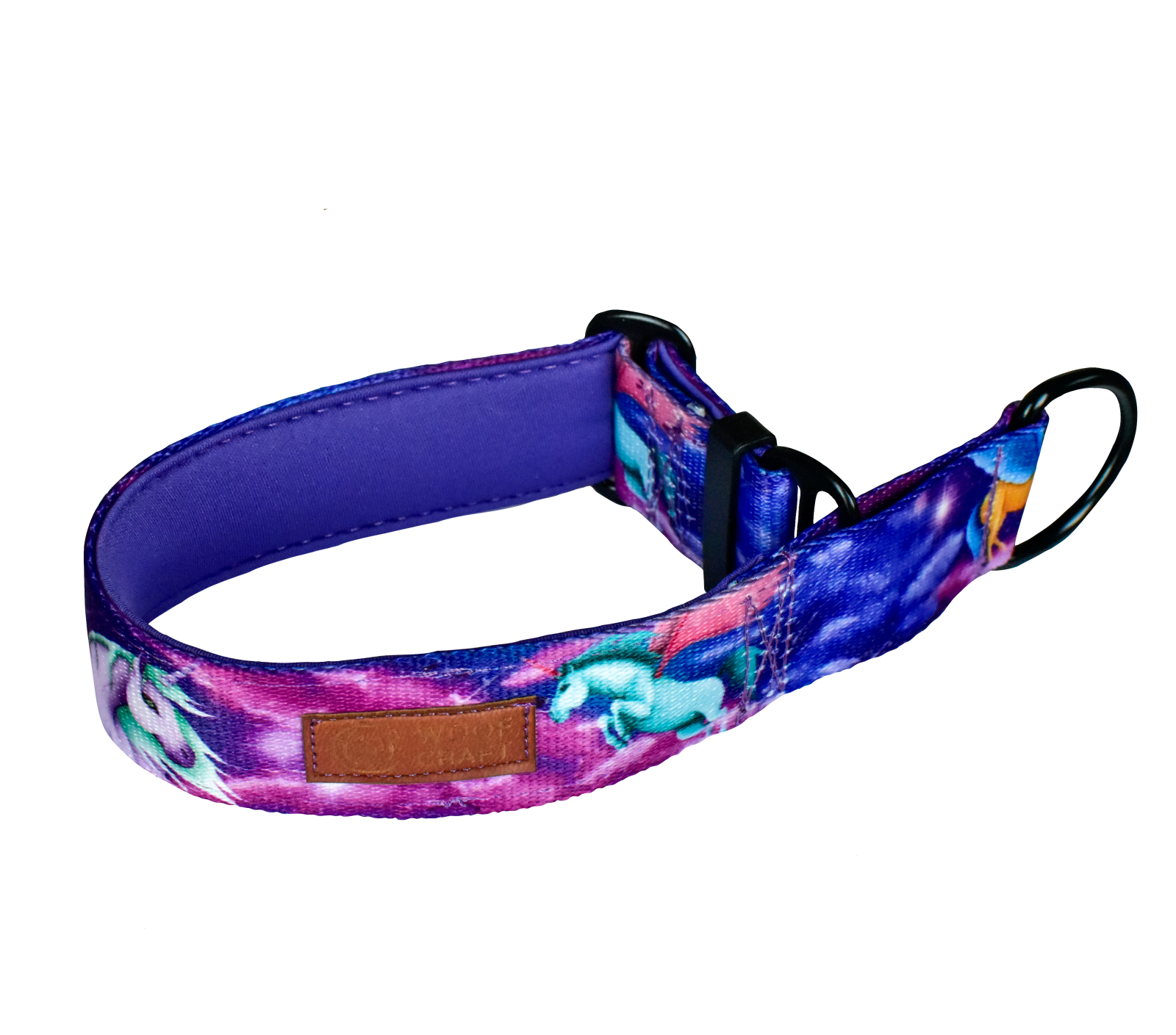 Zdjęcie przedstawia obrożę dla psa. Jest to model półzaciskowy w kolorach: fioletowym, niebieskim, różowym. Wzór taśmy przedstawia jednorożce.